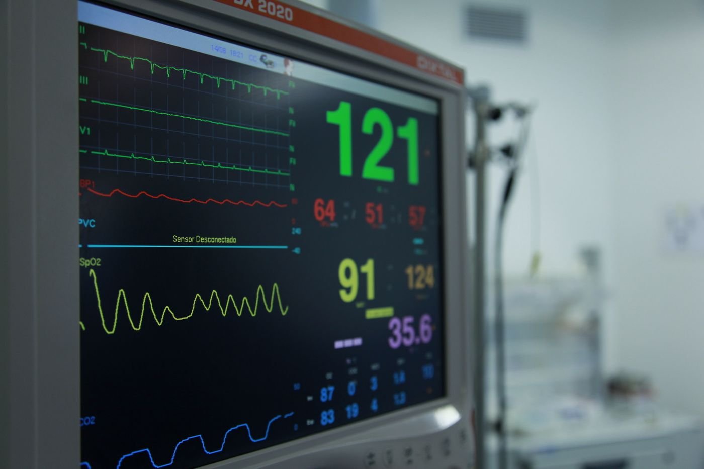 Vital-sign monitor in a clinical setting